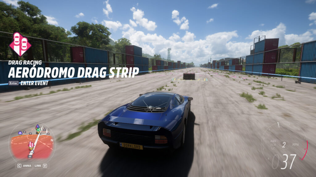 A car approaches the treasure chest on the Aerodromo Drag Strip.