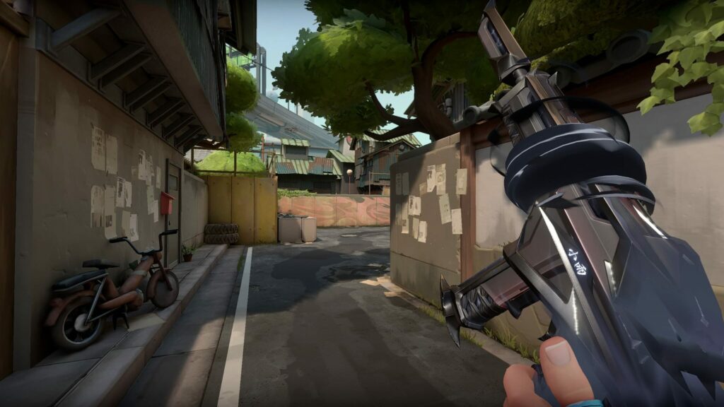 The Spectre as part of the VALORANT Kuronami bundle.