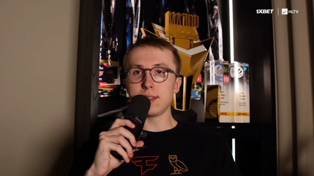 ropz accepting Closer of the Year Award (HLTV Awards 2023)