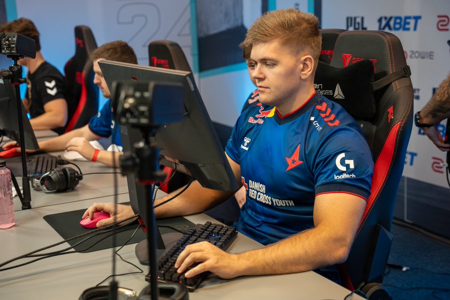Astralis bench blameF, add ruggah as the new coach