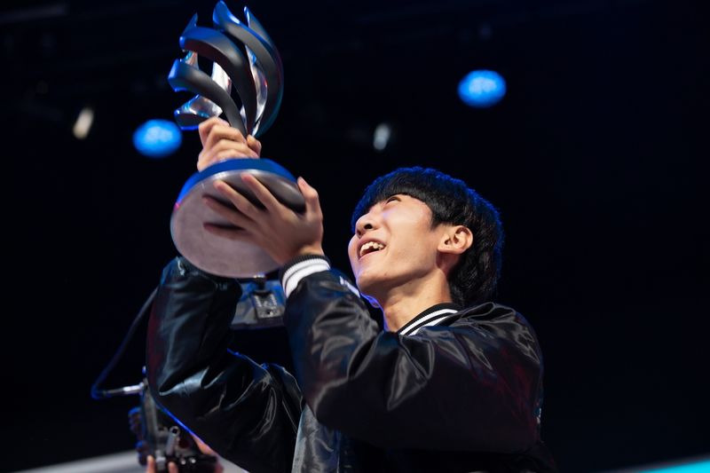 An inaugural champion and playoff MVP, DPS icon Profit announced his plans to retire from Overwatch esports. Let's look at his legacy.