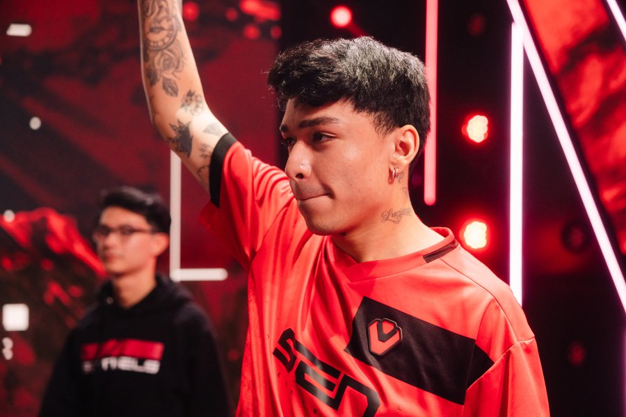 An image of Pancada in the Sentinels jersey celerbating on stage