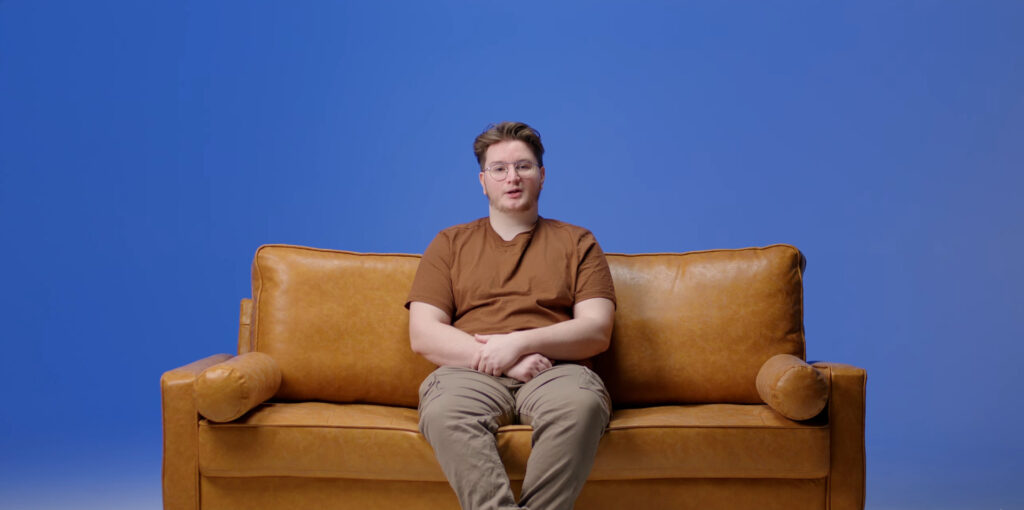 Abuzah, a white male competitor for Seattle Surge CoD, sitting on a brown couch.