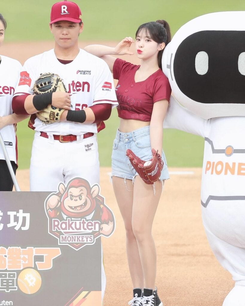 Lee Dahye with Rakuten Baseball Team