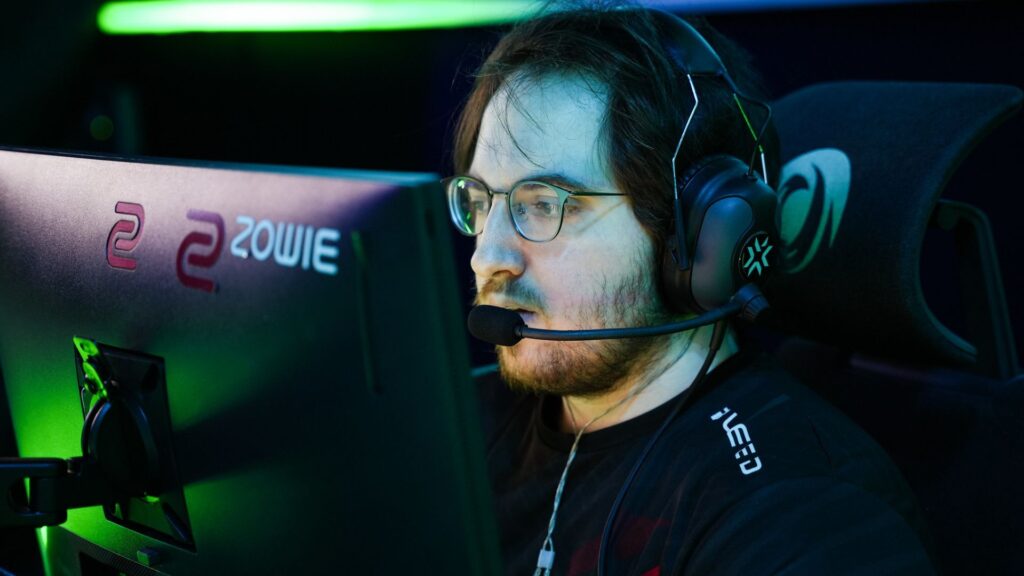 Yay takes a break from VALORANT