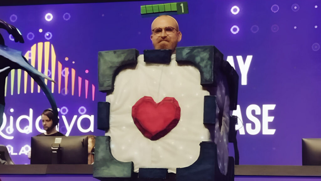 22 cosplays at ESL One Birmingham: TeaGuvnor cosplays as Io