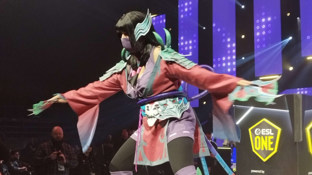 Templar Assassin cosplay at ESL One Birmingham cosplay showcase (Image by esports.gg)