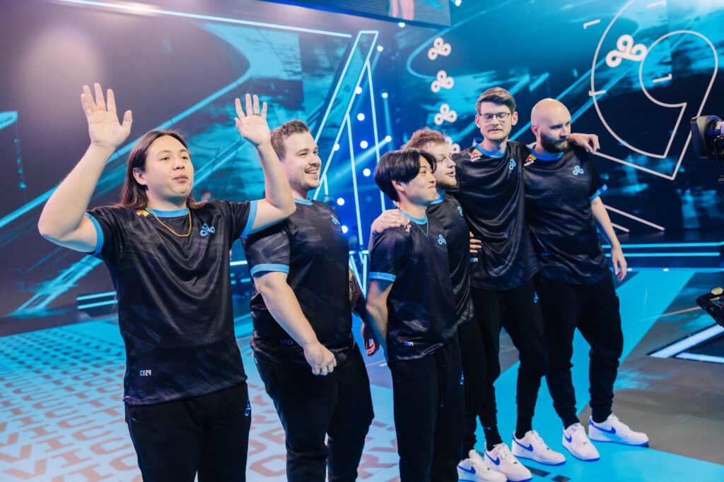 Cloud9, who plays Evil Geniuses during Week 2, bow on stage after victory against Leviatán during Week 1 of VCT Americas Stage 1 at the Riot Games Arena on April 6, 2024. 
