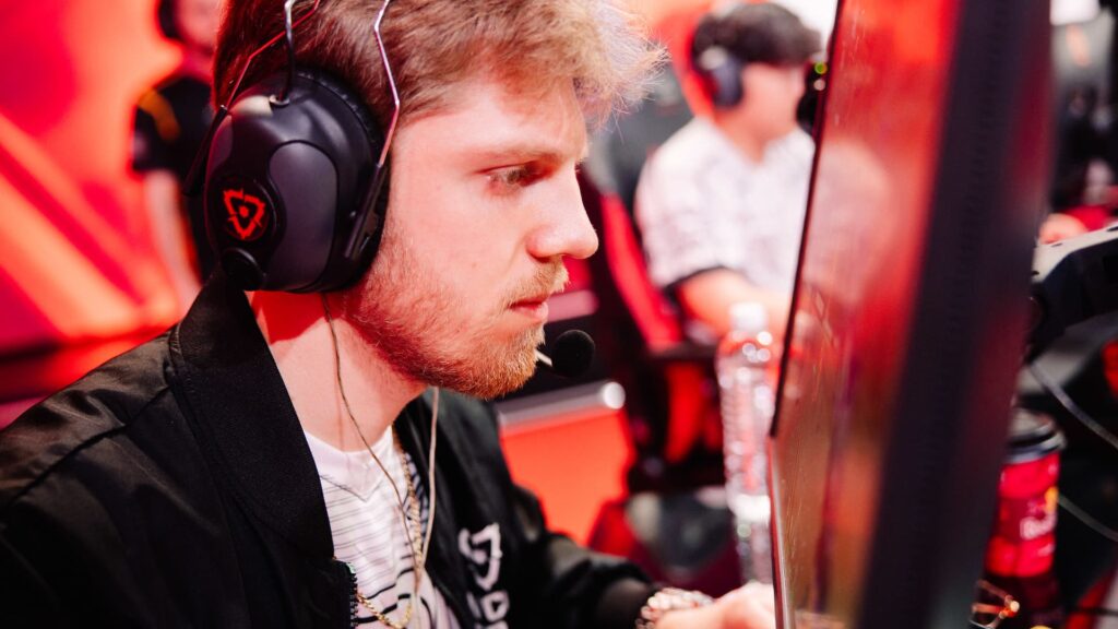 Demon1 VALORANT settings and crosshair