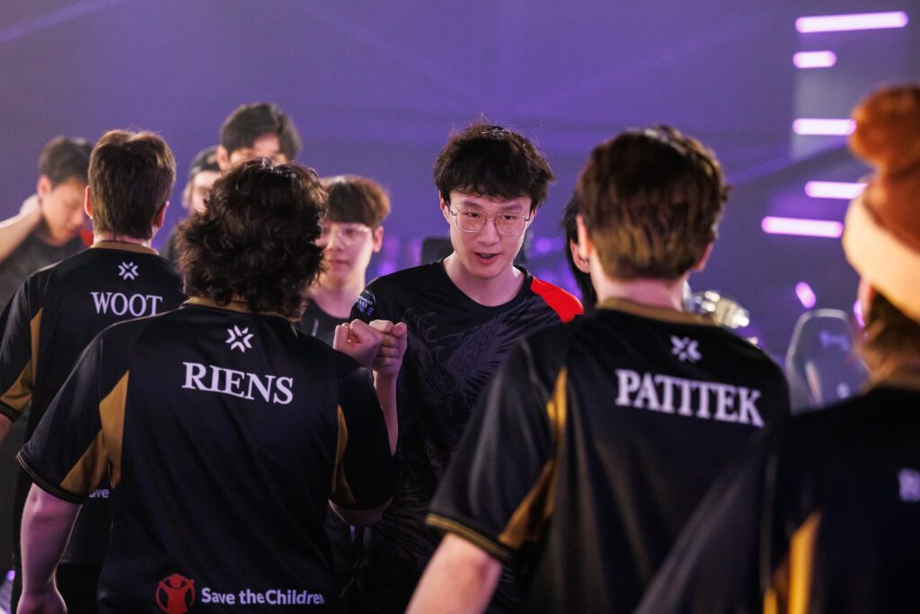 FunPlus Phoenix, with patitek in the center, fist bump Team Heretics on stage during the VALORANT Masters Shanghai Swiss Stage Day 5 at the VCT CN Studio on May 27, 2024 in Shanghai, China. 
