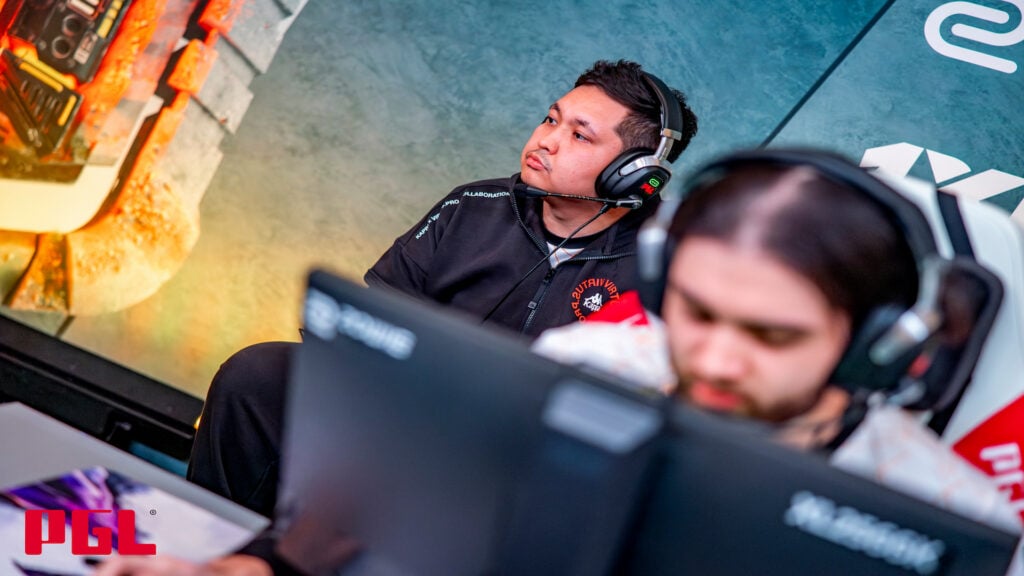 Virtus.pro's former CS2 head coach dastan sitting behind the team during PGL Copenhagen Major in 2024.