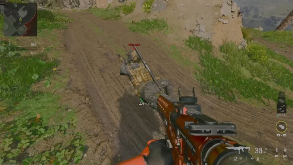 A player gets behind an enemy in MW3 and is prompted to execute them with a Finishing Move.