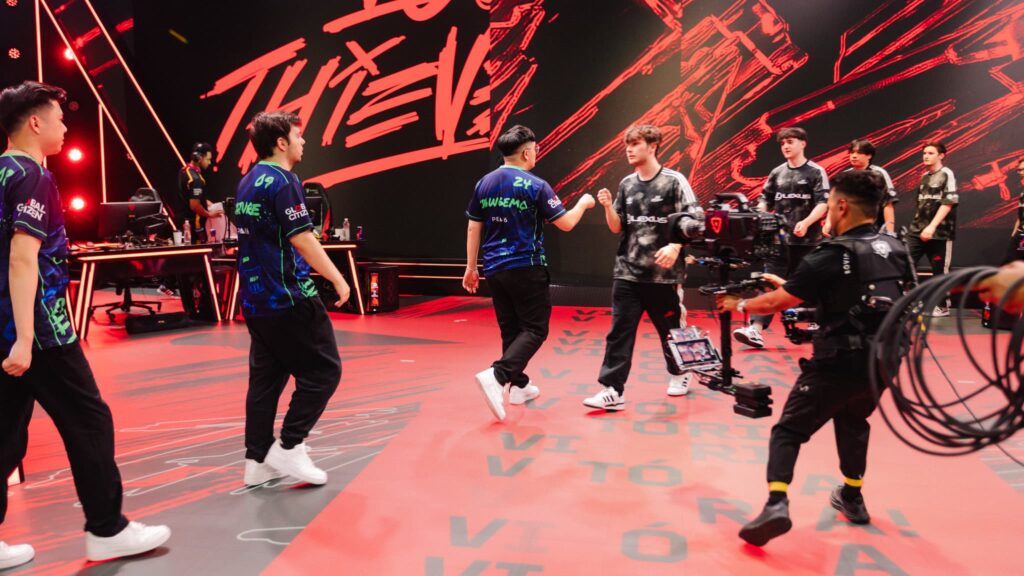 Evil Geniuses fist bump 100 Thieves on stage at Week 3 of VCT Americas Stage 2 at the Riot Games Arena on July 07, 2024.