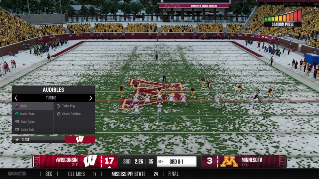 A team selects a play after going no huddle in College Football 25.