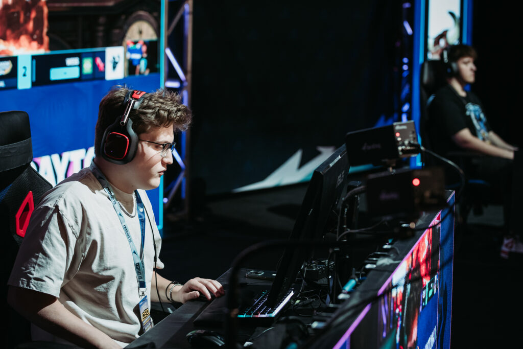 It's the photo of the Brawlhalla esports player Sandstorm competing at the Midseason Championship 2024