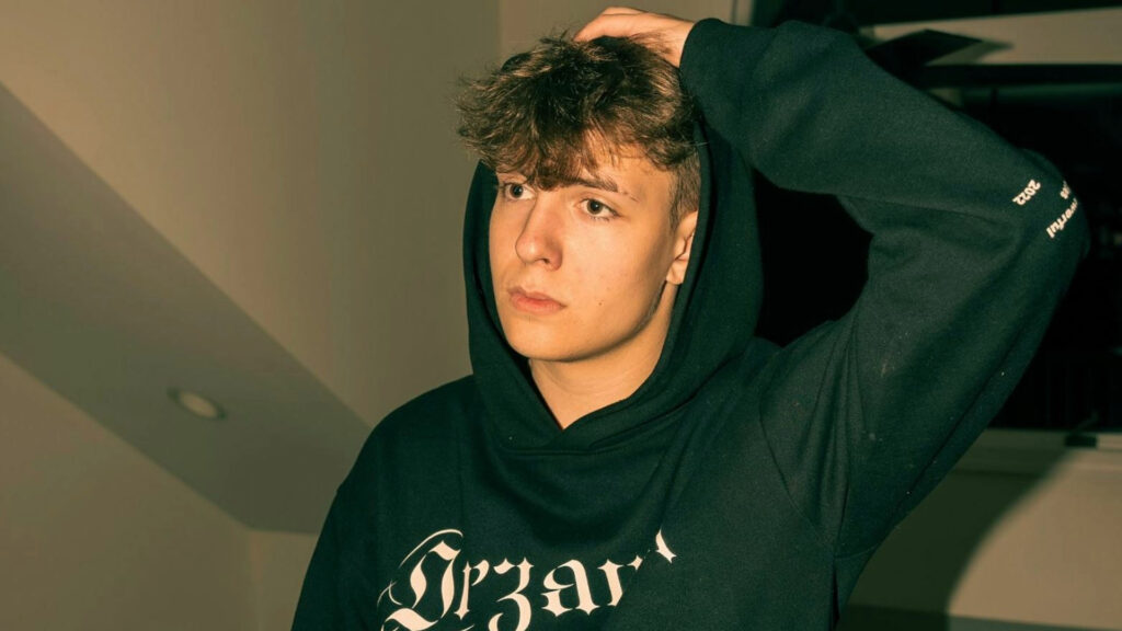 Clix swatted while IRL streaming at a mall