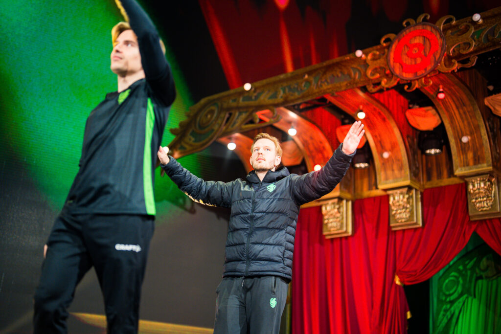 Cloud9 eliminate Falcons from TI13