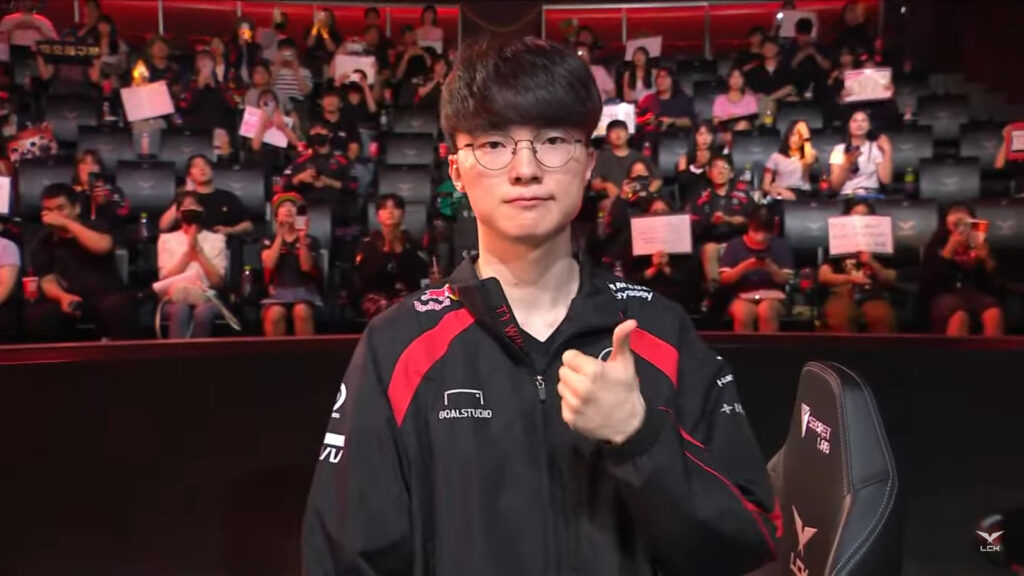 It's a screenshot from the official LCK stream: after the LoL esports match between T1 and DK, Faker shows the thumb up to his fans