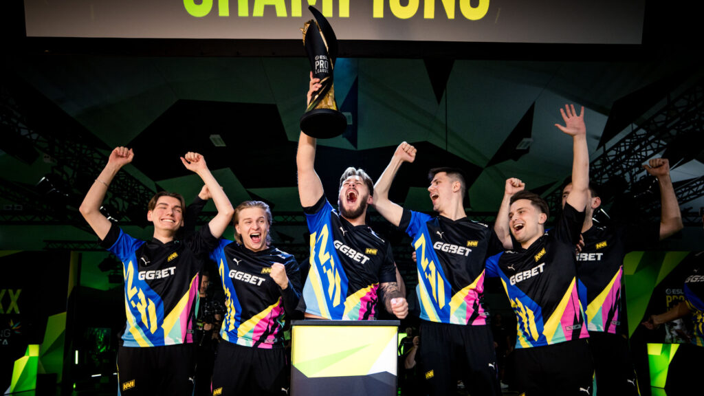 The six members of CS2 team NAVI lifting the trophy of ESL Pro League season 20.