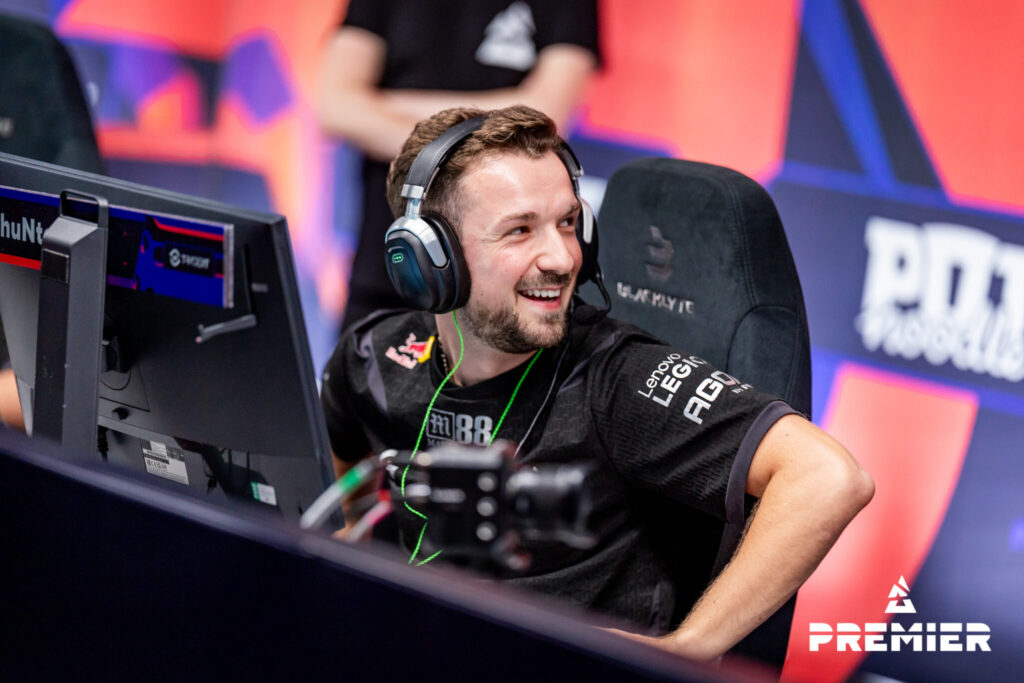 G2's CS2 player huNter- smiles during a match.