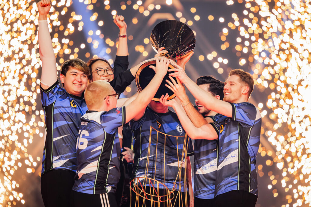 Evil Geniuses celebrate their victory against Paper Rex with a trophy lift at VALORANT Champions Los Angeles Grand Finals at the Kia Forum on August 26, 2023 in Los Angeles, California. (Photo by Colin Young-Wolff/Riot Games)