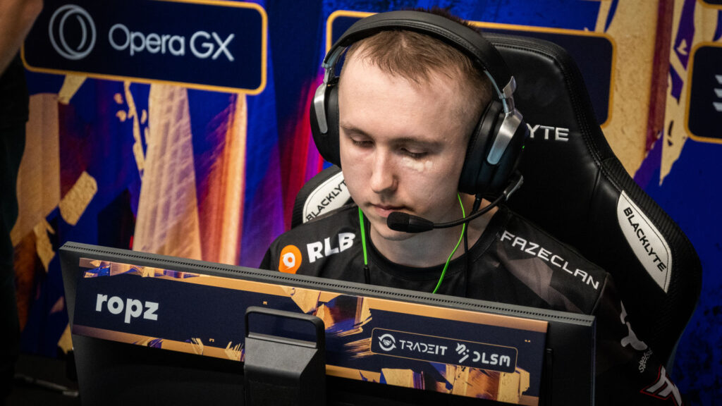 Photo taken of FaZe's CS2 pro ropz during the match against MOUZ at the BLAST Premier World Final 2024.