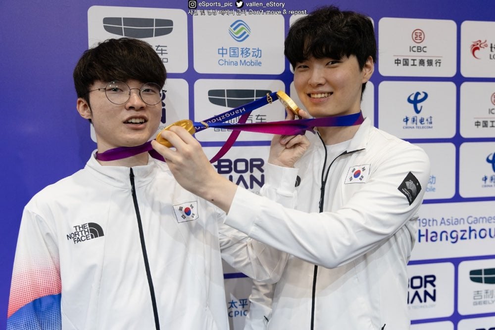 Faker and Chovy represent South Korea during the 2022 Asian Games.