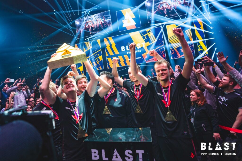 BLAST Pro Series Lisbon - Astralis lift the trophy