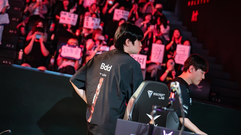 KT Rolster mid laner Bdd leaves the LCK Arena stage after his team lost to T1 in the Regional playoffs.