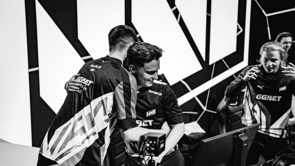 iM hugs b1t after NaVi claimed the IEM Rio CS2 title.