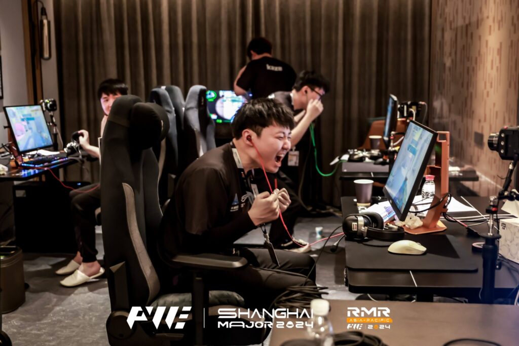 Rare Atom will be the sole Chinese team at the Perfect World Shanghai Major. Their players are celebrating the qualification in the photo.