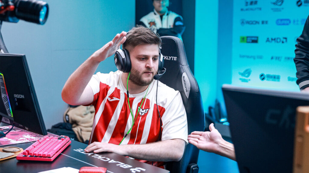 Heroic players celebrate after winning a match at the Shanghai Major.