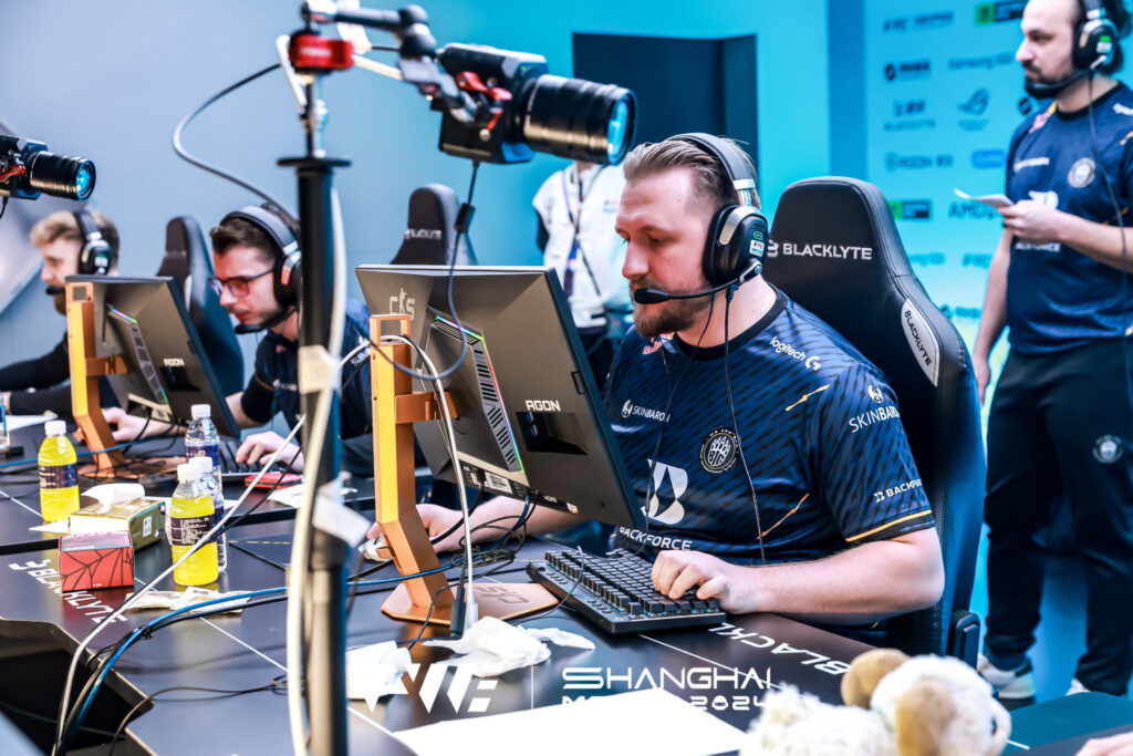 BIG's tabseN sits at his PC playing CS2 at the Shanghai Major.