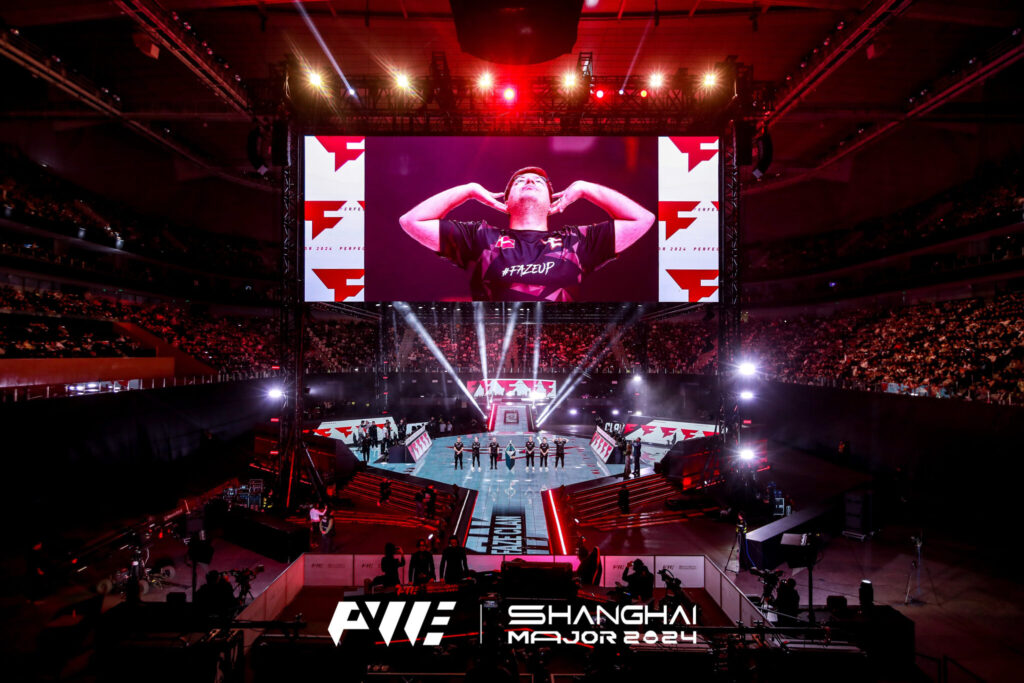 The crowd cheers at the Shanghai Major.