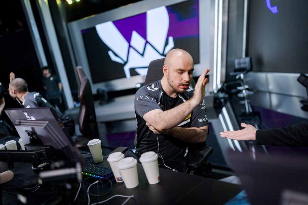 Derke giving a high five to a teammate during the 2025 VCT EMEA 2025 Day 3 at the Riot Games Arena on January 17 2025 in Berlin, Germany 