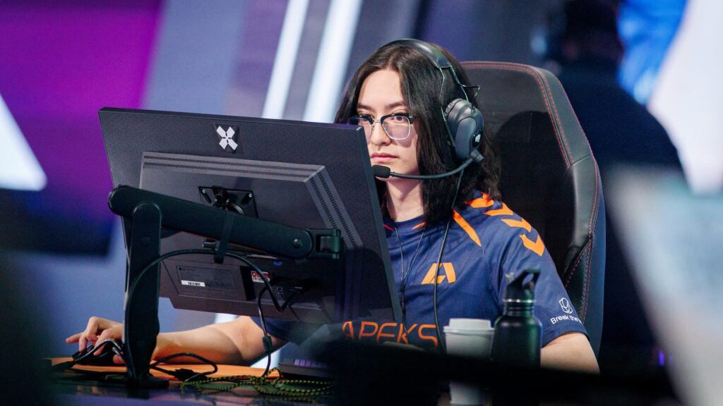 florescent VALORANT crosshair and settings