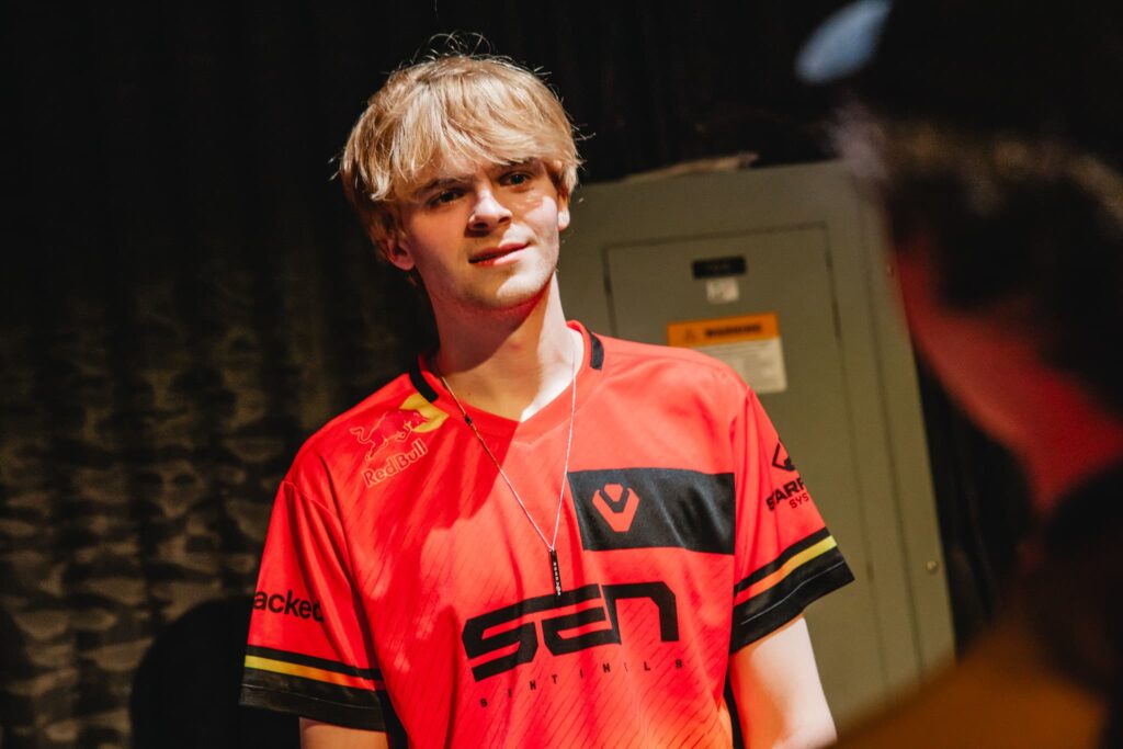 N4RRATE VALORANT crosshair and settings