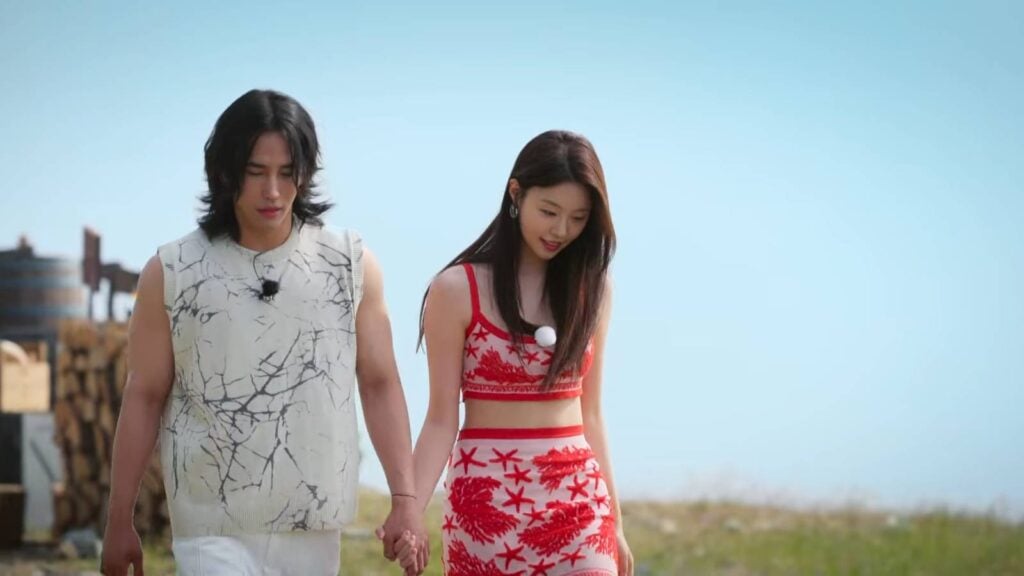 The screenshot from the Korean reality show Single’s Inferno Season 4 shows the first meeting of Yuk Jun-Seo and Chung You-Jin.