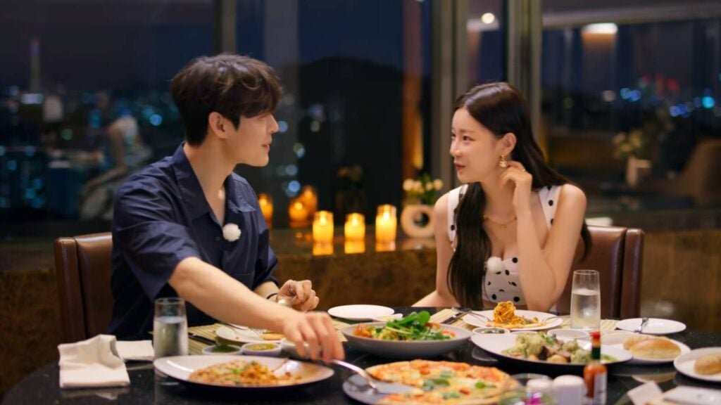 The screenshot from the Korean reality show Single’s Inferno Season 4 shows the Episode 1 dinner of Kim Jeong-Su and Lee Si-An.