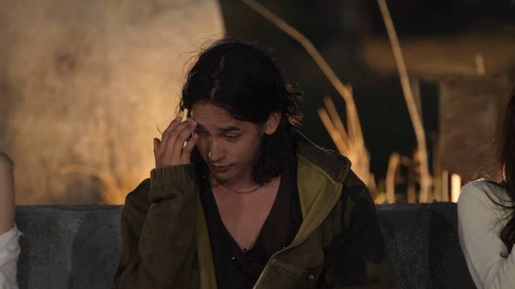 The Single’s Inferno Season 4 screenshot shows the male contestant Yuk Jun-Seo. In Episode 4, the guy is disappointed by his previous romance partner Chung You-Jin.