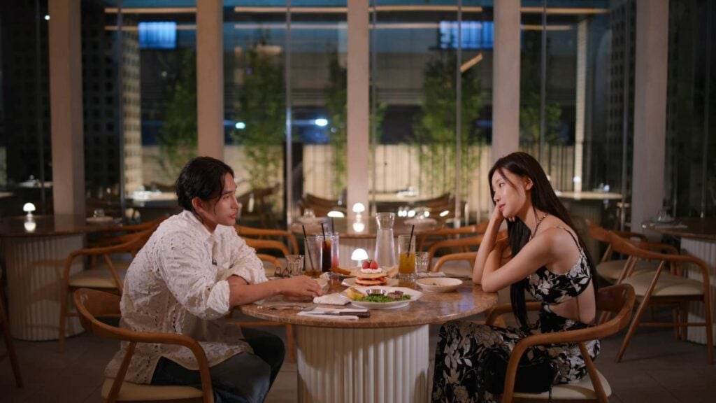 The screenshot shows a couple in Single’s Inferno Season 4: Lee Si-An and Yuk Jun-Seo have their dinner in Episode 7.