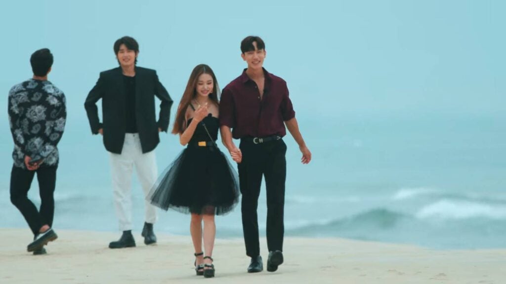 The contestants of Season 1 Single’s Inferno right after Ji-a chose Hyeon-joong in the final Episode 8 and left two other guys behind.