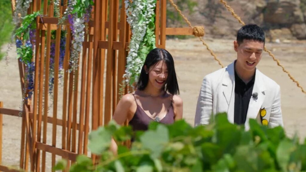 After selecting Choi Hye-seon out of three girls in Single’s Inferno Season 3, Lee Gwan-hee leaves the show: the screenshot captured the moment of Lee Gwan-hee and Choi Hye-seon being together.