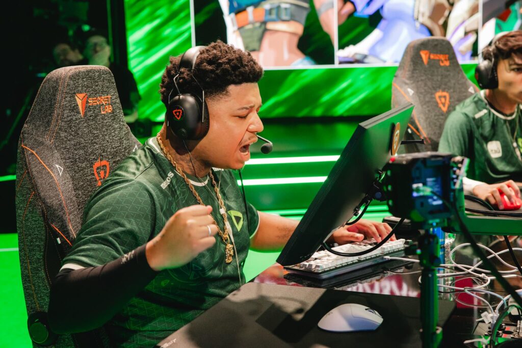 dgzin (DGZ) VALORANT crosshair and settings