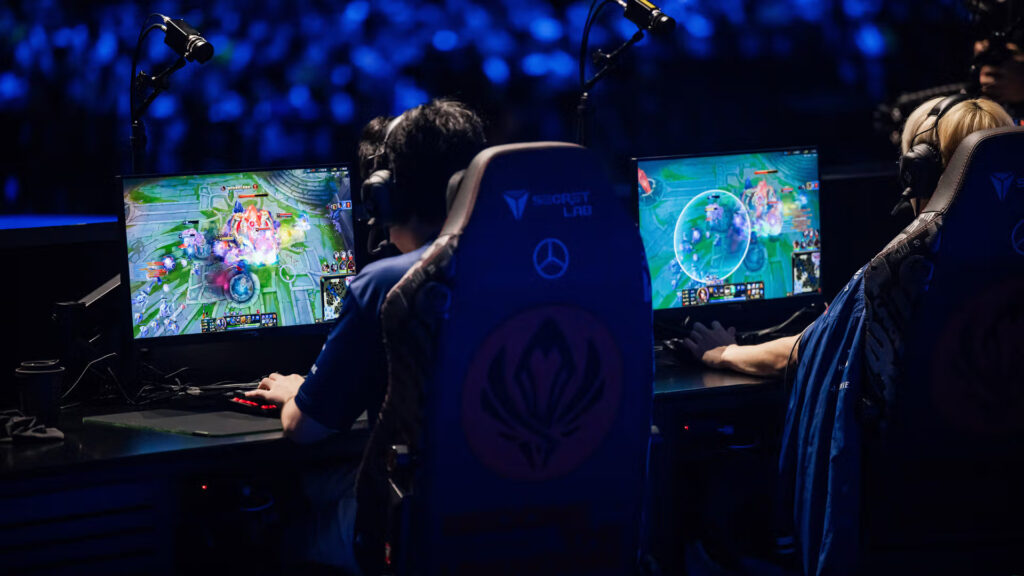 League of Legends players