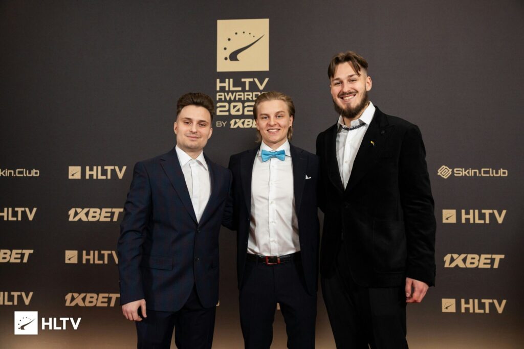 NAVI's Aleksib, iM and jL pose for an image on the red carpet
