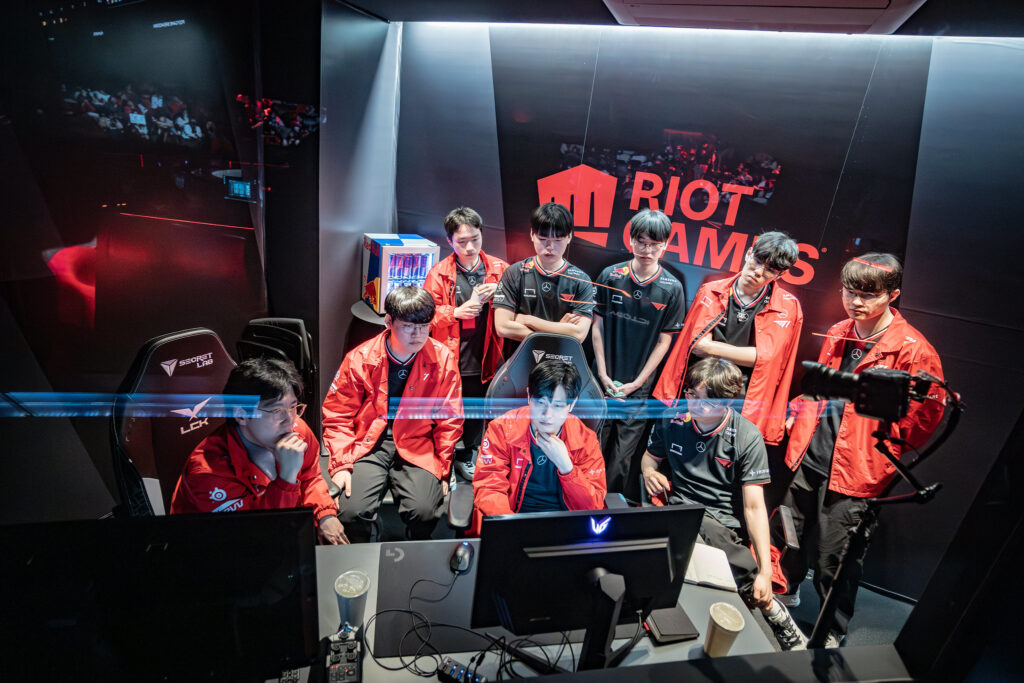 T1 players, including Gumayusi, during the 2025 LCK Cup Playoffs series against HLE.