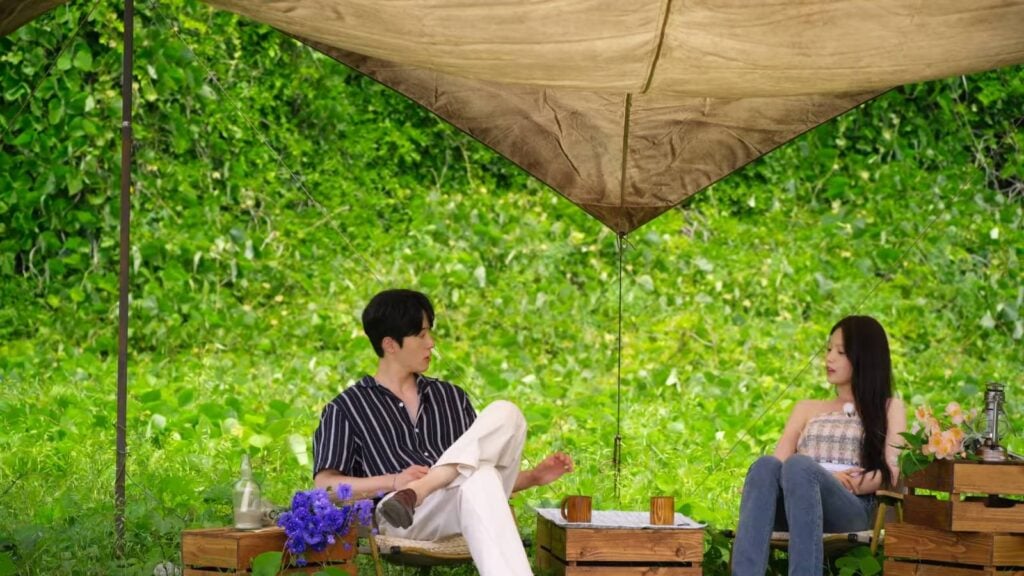 Two Single’s Inferno Season 4 contestants have a chat in Episode 11: Kim A-rin and Kook Dong-ho.