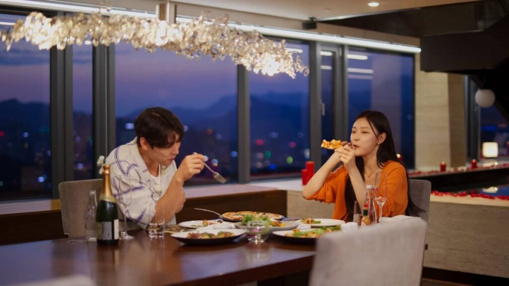 Lee Si-an and Kim Jeong-su laugh during their dinner: Single’s Inferno Season 4 Episode 11.