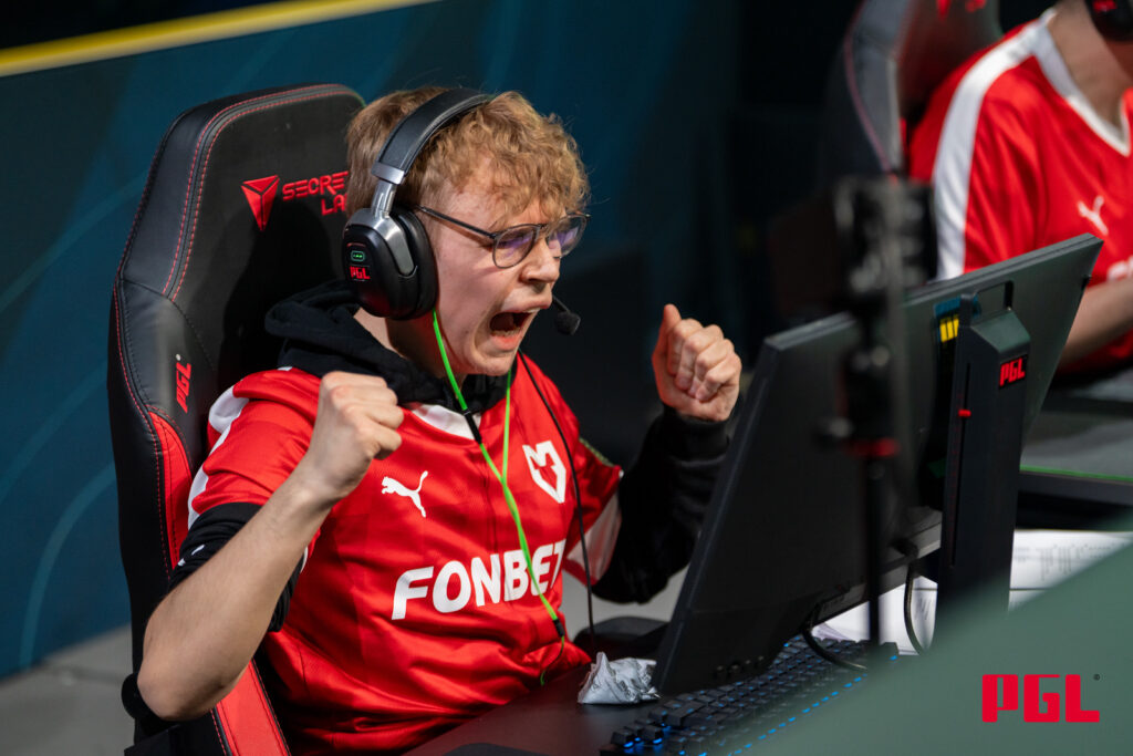 MOUZ captain Brollan cheers in his seat at PGL Cluj-Napoca.